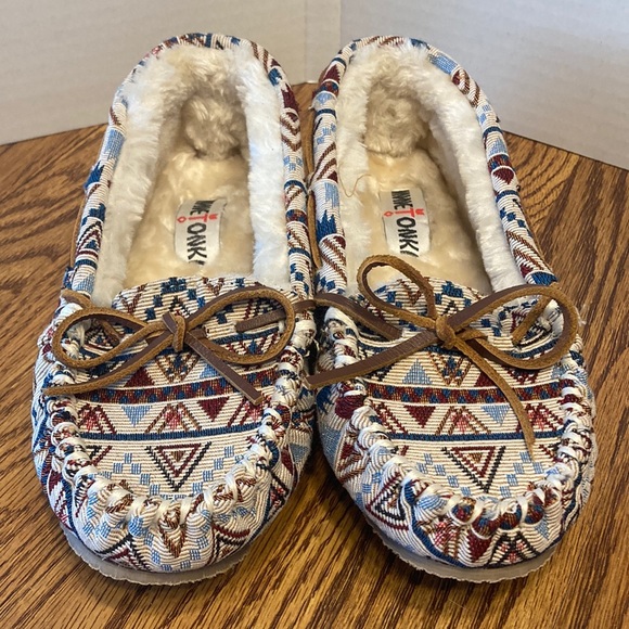 New Minnetonka Moccasins Women’s Cally Slippers in Cream Mosaic, size 6M - Picture 2 of 4